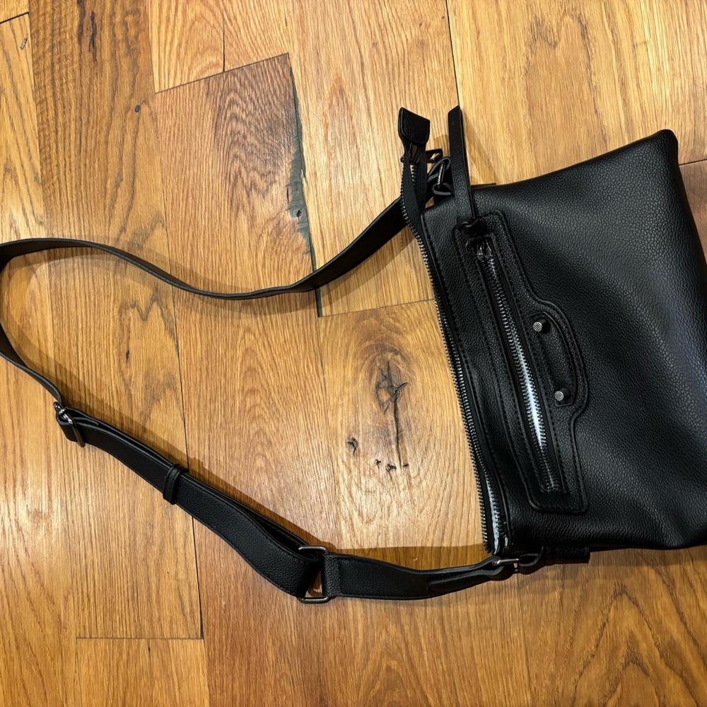SAACHI Black Crossbody Bag